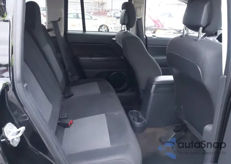 2016 Jeep Compass Sport z USA, uszkodzony, nr VIN 1C4NJCBA2GD753722